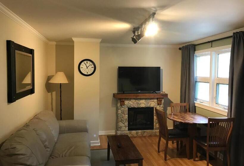 מוטל Canadian Rockies Inn   Adults Only