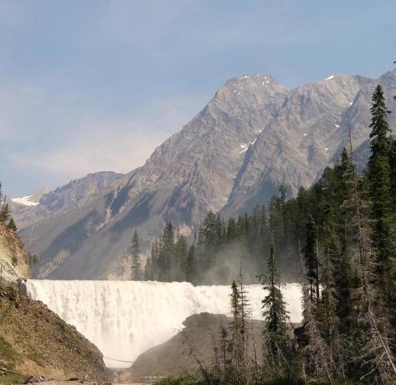 מוטל Canadian Rockies Inn   Adults Only