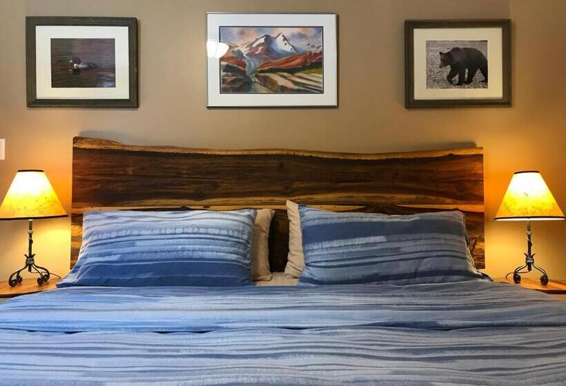 מוטל Canadian Rockies Inn   Adults Only