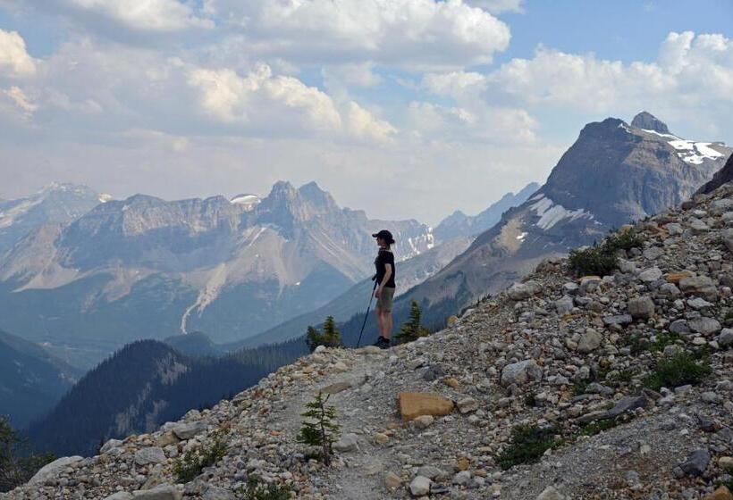 מוטל Canadian Rockies Inn   Adults Only