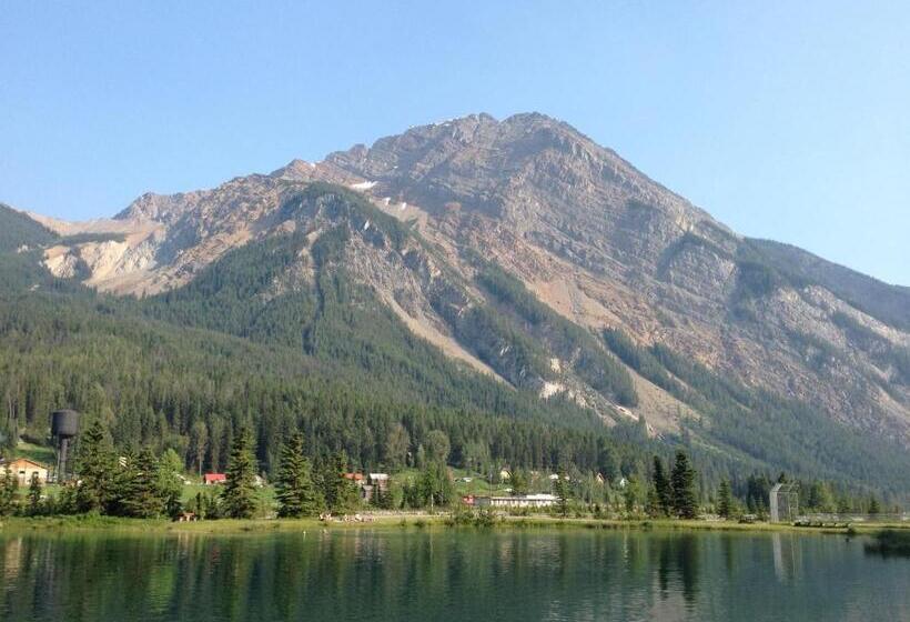 מוטל Canadian Rockies Inn   Adults Only
