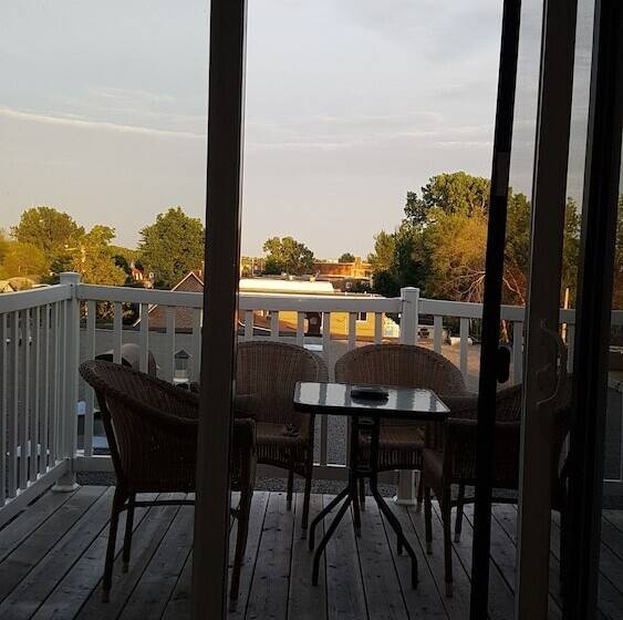 Мотель Chomedey Inn