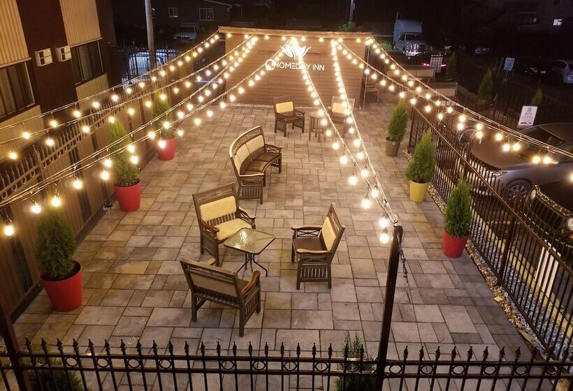 Мотель Chomedey Inn