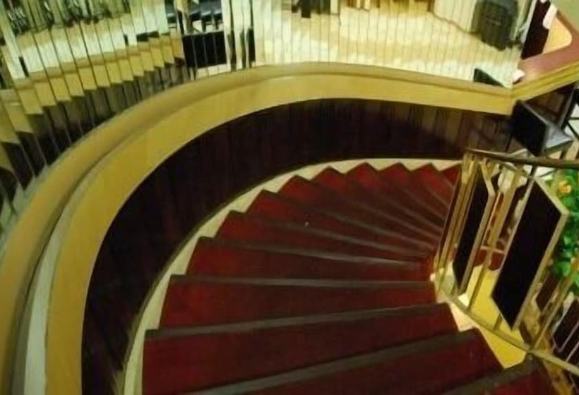 Мотель Chomedey Inn