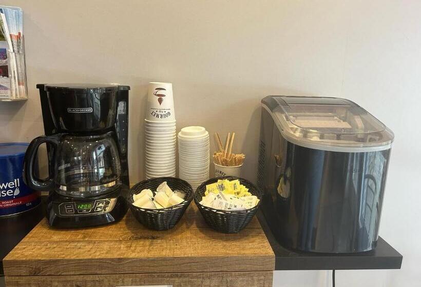 מוטל Complexe Dix80