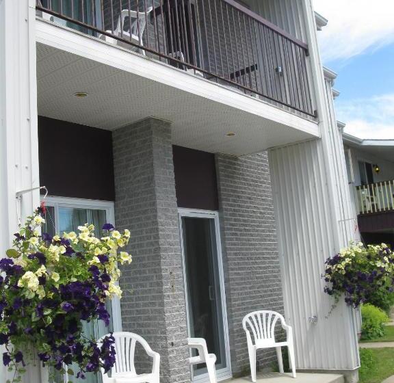 Motel De L'anse A L'eau