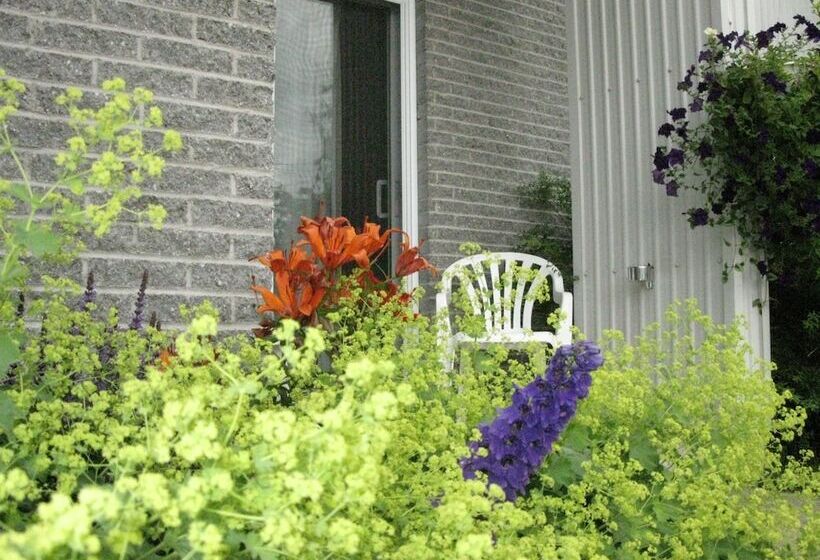 Motel De L'anse A L'eau