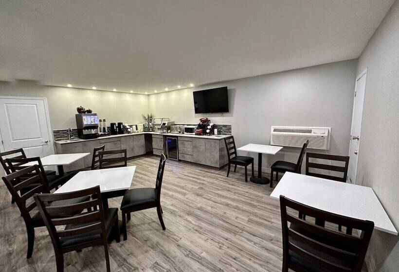 מוטל Econo Lodge Inn & Suites