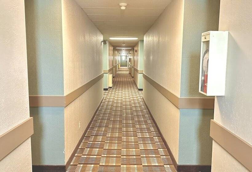 فندق على الطريق Lacombe Motor Inn