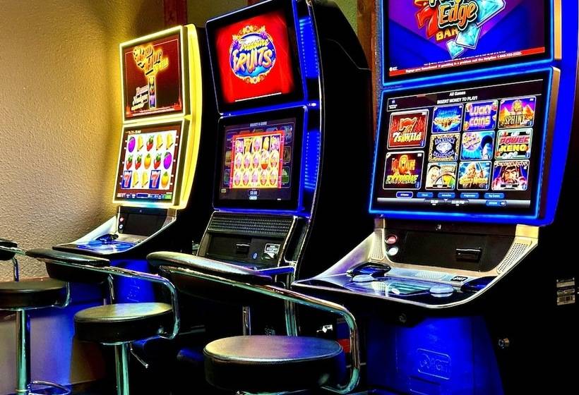 فندق على الطريق Lacombe Motor Inn