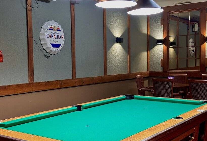 فندق على الطريق Lacombe Motor Inn