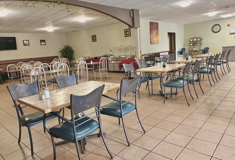 فندق على الطريق Lacombe Motor Inn