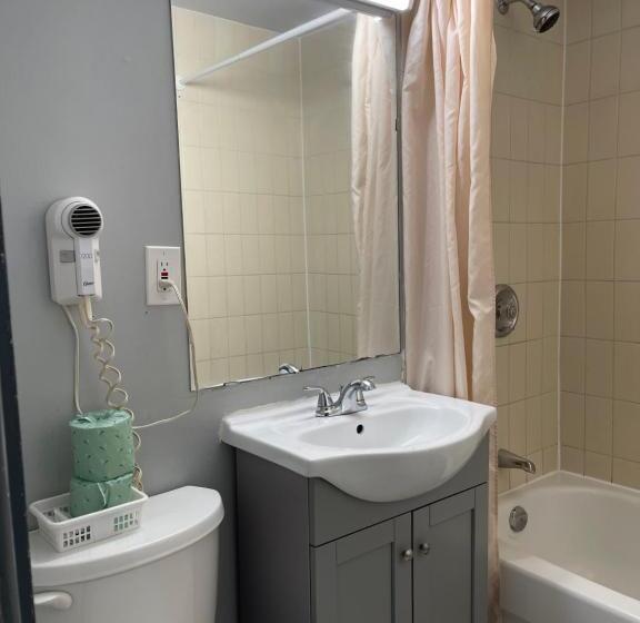 فندق على الطريق Liberty Inn