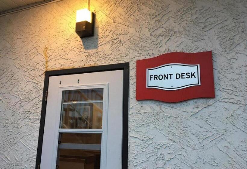 فندق على الطريق Red Deer Inn & Suites