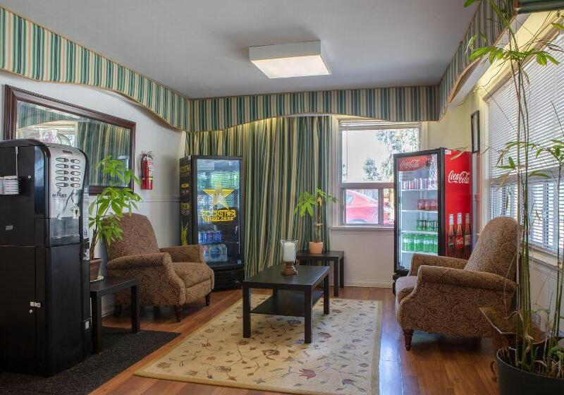 فندق على الطريق Richmond Hill On North