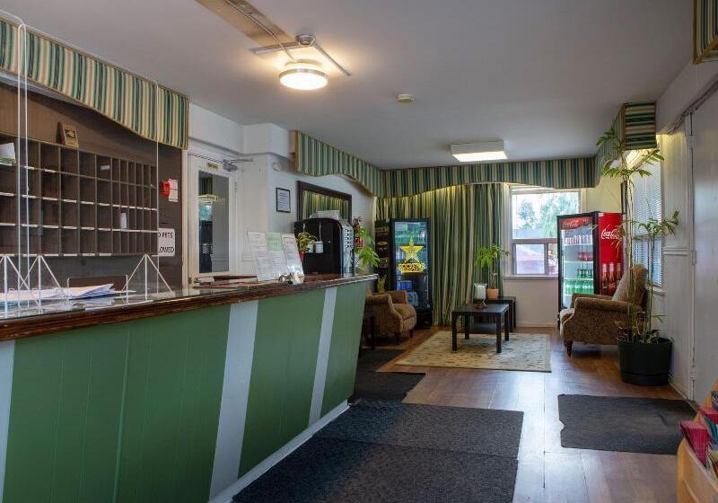 فندق على الطريق Richmond Hill On North