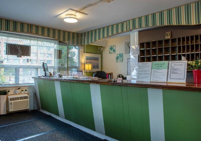 فندق على الطريق Richmond Hill On North