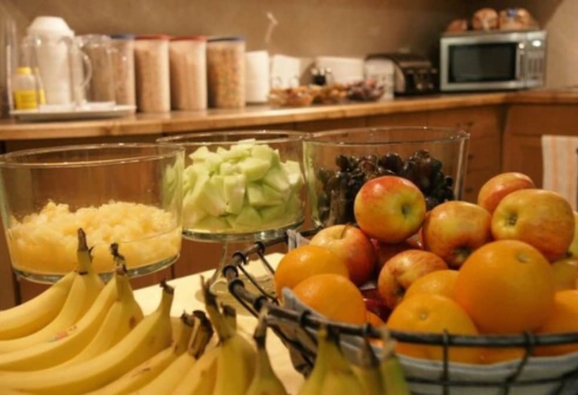 فندق على الطريق R&r Inn & Suites