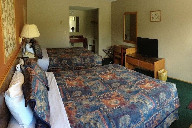 فندق على الطريق Swiss Village Inn