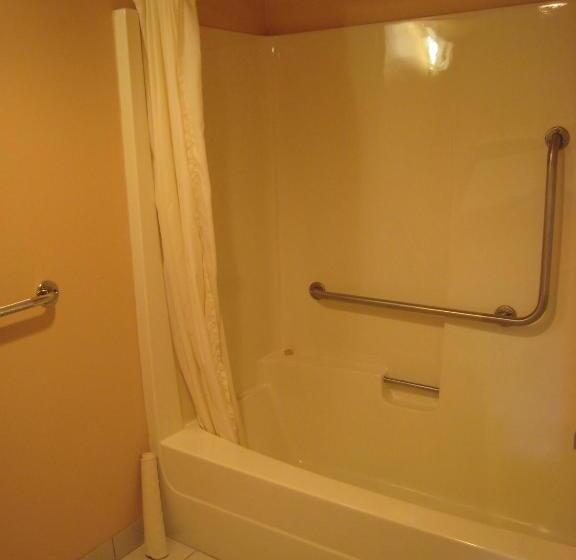 فندق على الطريق Swiss Village Inn