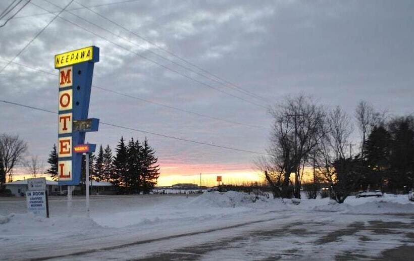 Neepawa Motel
