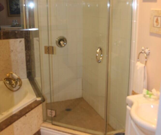 민박 Niagara Luxury Suites