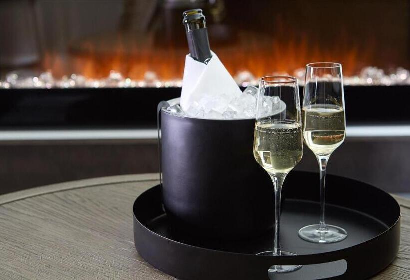 Курорт 124 On Queen Hotel & Spa