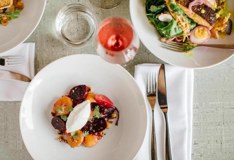 Курорт 124 On Queen Hotel & Spa