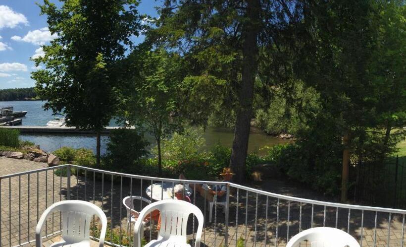 منتجع Boathouse Country Inn