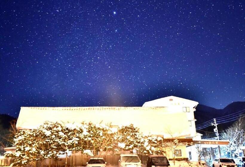 Рёкан 筋肉と自然と遊ぶ宿 田島館