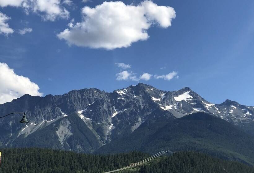 The Hitching Post Motel