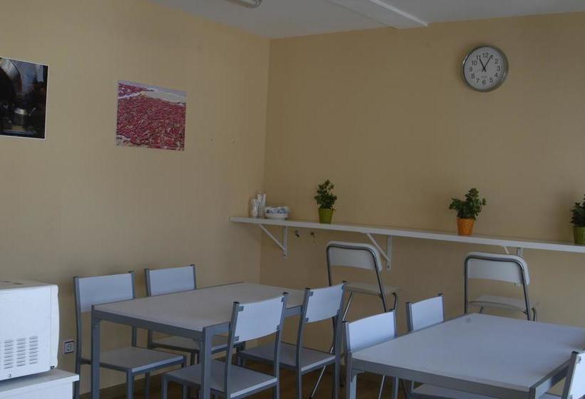 Hostel & Gym Relise   Albergue Juvenil