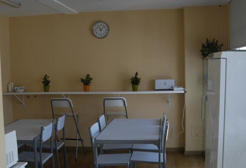 Hostel & Gym Relise   Albergue Juvenil