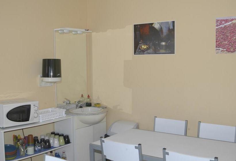 Hostel & Gym Relise   Albergue Juvenil