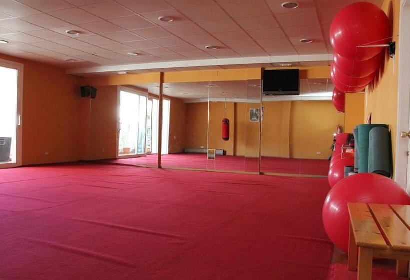 Hostel & Gym Relise   Albergue Juvenil