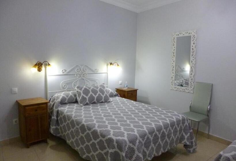 הוסטל Hostal Virgen Del Rocio