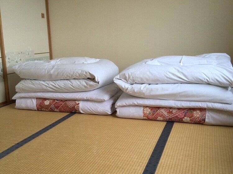 Общежитие Niseko Tabitsumugi Backpackers