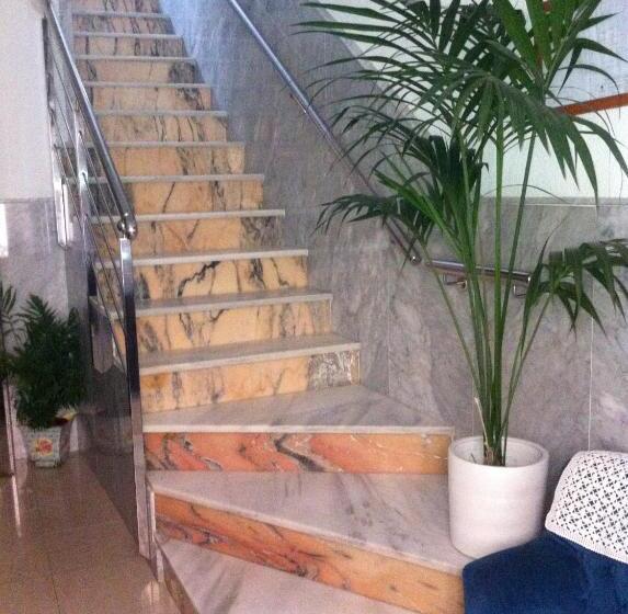 הוסטל Pensión Ruiz