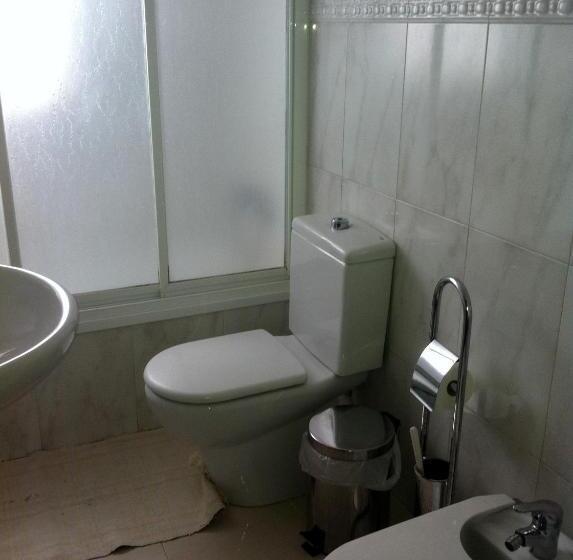 הוסטל Pensión Ruiz