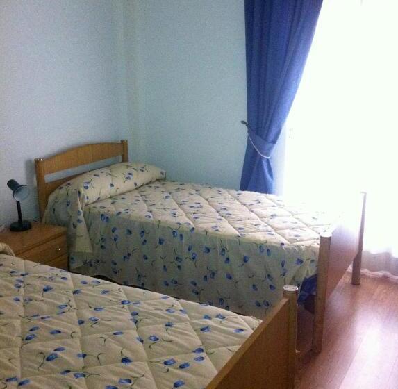 הוסטל Pensión Ruiz