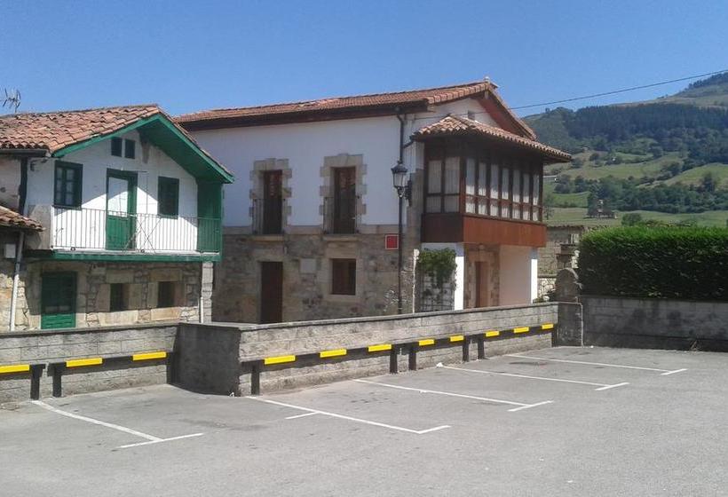 הוסטל Apartamentos Rurales La Casa Vieja De Alceda