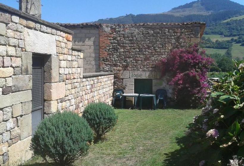 הוסטל Apartamentos Rurales La Casa Vieja De Alceda