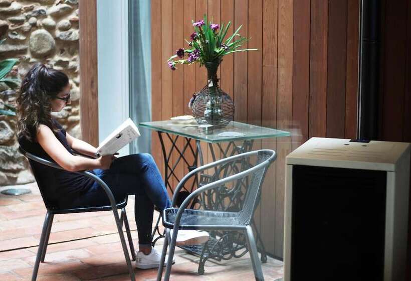 تختخواب و صبحانه Can Bo De Pau