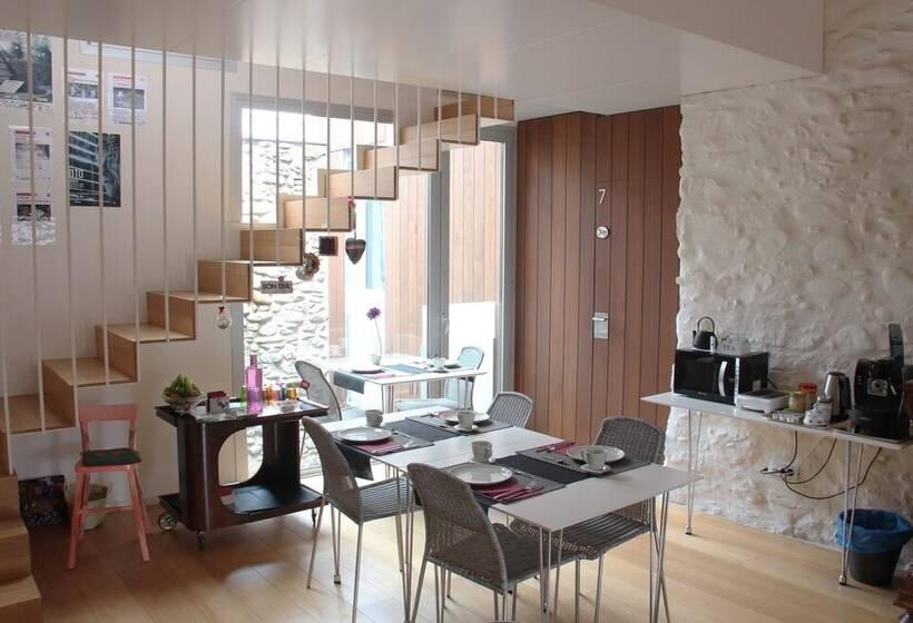 تختخواب و صبحانه Can Bo De Pau