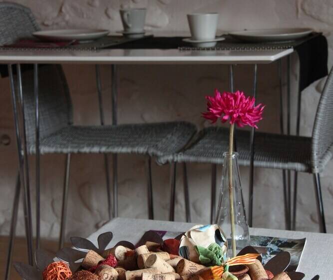 تختخواب و صبحانه Can Bo De Pau