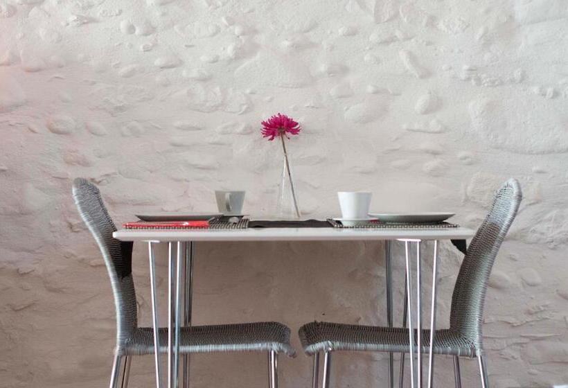 تختخواب و صبحانه Can Bo De Pau