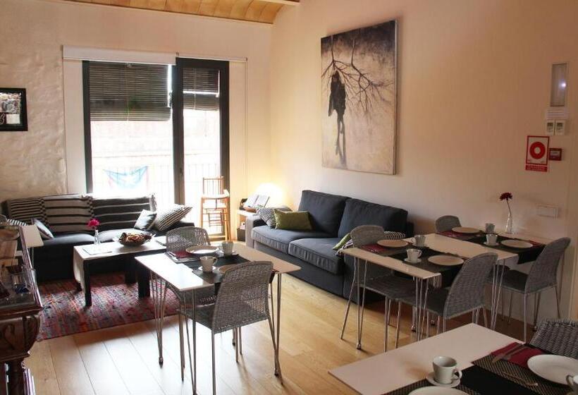 تختخواب و صبحانه Can Bo De Pau