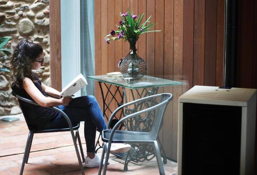 تختخواب و صبحانه Can Bo De Pau