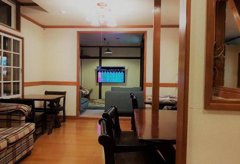 Bed and Breakfast White Silver Hakuba