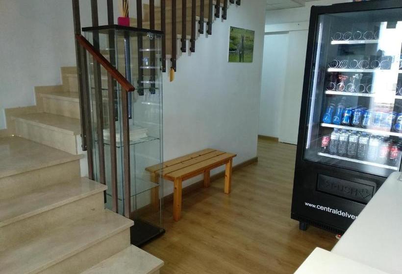 Hostel & Gym Relise   Albergue Juvenil